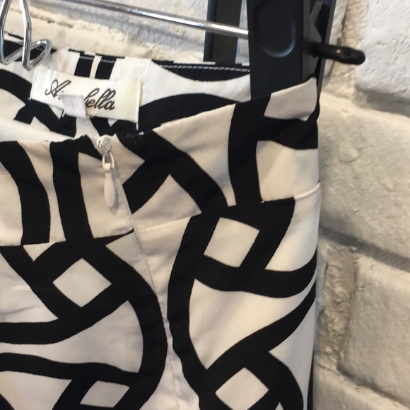 Black and white skirt - Picture 3 of 5